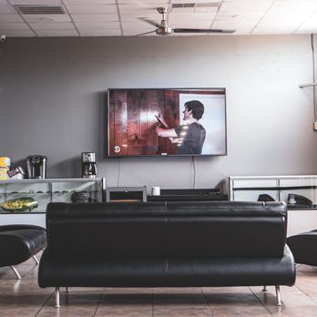 Elite Auto Werks - Seating area(drinks available) - Auto Repair Near Me - Garland, Texas Elite Auto Werks - Seating area(drinks available) - Auto Repair Near Me - Garland, Texas