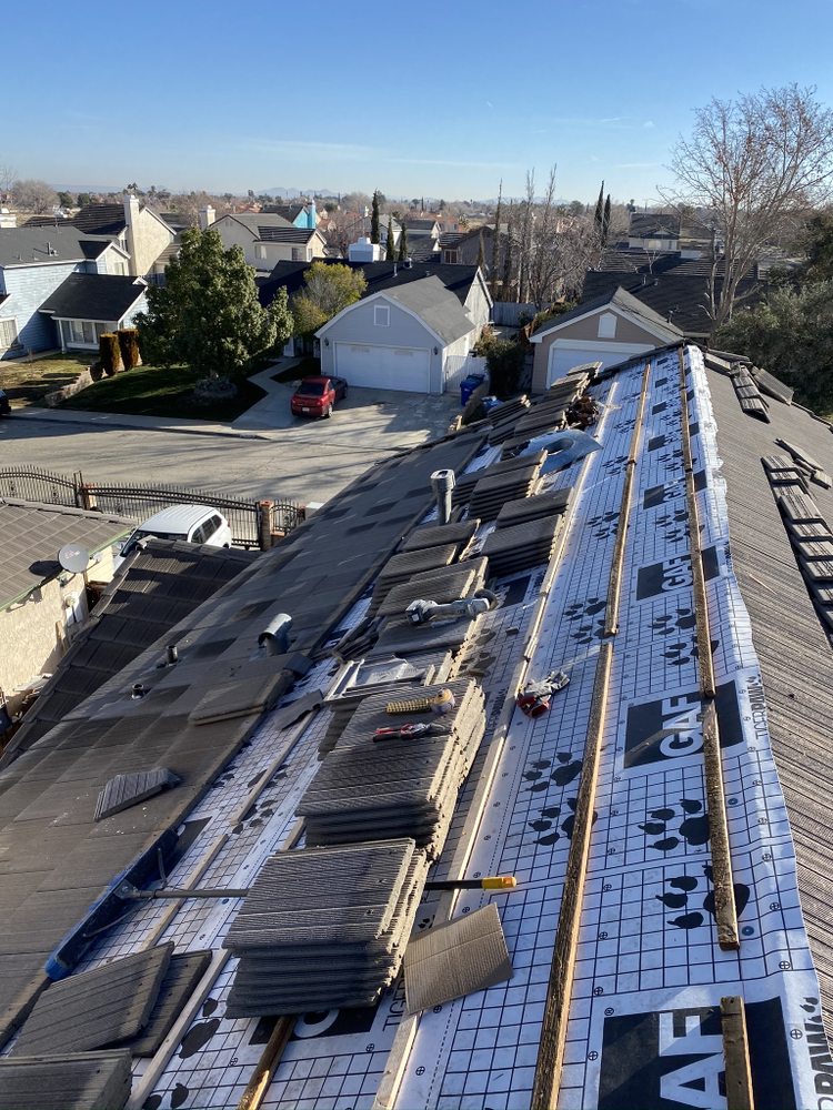 Slide of Benny’s Roofing Services