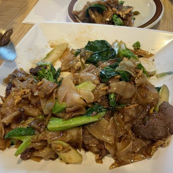 Charm Siam Restaurant - Beef pad see ew - Noodles Near Me - Long Beach, California