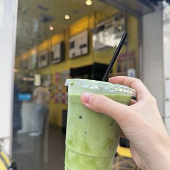 OM Juice Bar - Iced Matcha Latte - Juice Bars & Smoothies Near Me - New York, New York