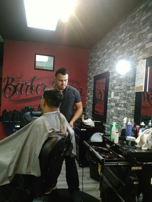 La Familia Barbershop by null