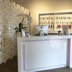 Lash L’Amour - Front Desk