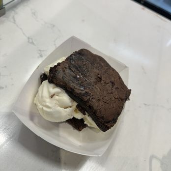 The Baked Bear - chocolate brownie with vanilla ice cream - Ice Cream & Frozen Yogurt Near Me - Dania Beach, Florida The Baked Bear - chocolate brownie with vanilla ice cream - Ice Cream & Frozen Yogurt Near Me - Dania Beach, Florida