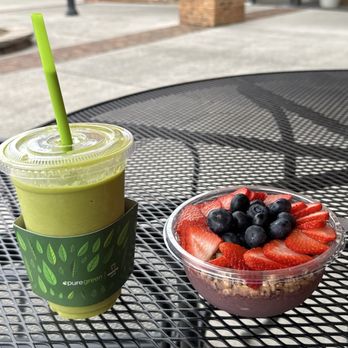 Pure Green - Matcha Magic Smoothie & Mixed Berry Bowl - Juice Bars & Smoothies Near Me - Knoxville, Tennessee