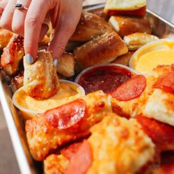 Wetzels pretzels pizza-bitz