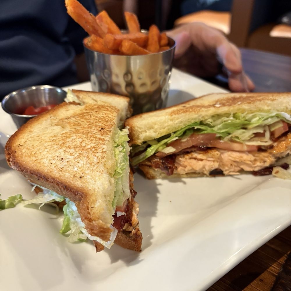 CraftWay Kitchen - Chicken sandwich with fig spread and fig spread - New American Near Me - Southlake, Texas