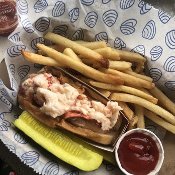 Bob's Clam Hut - AMAZING lobster roll - Seafood Near Me - Kittery, Maine Bob's Clam Hut - AMAZING lobster roll - Seafood Near Me - Kittery, Maine
