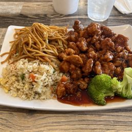 Orange chicken lunch special - I feel like they give you a generous portion! Orange chicken lunch special - I feel like they give you a generous portion!