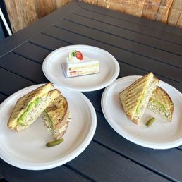 White Chocolate Strawberry Cake & Tuna Panini (ig: @cravingswithcat) White Chocolate Strawberry Cake & Tuna Panini (ig: @cravingswithcat)