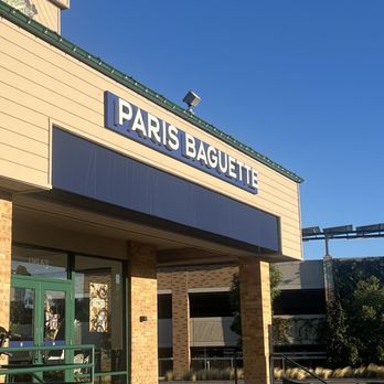 Paris Baguette - Outside view from parking lot - Bakeries Near Me - Walnut Creek, California