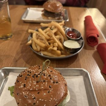Gordon Ramsay Burger - Salad Near Me - Chicago, Illinois