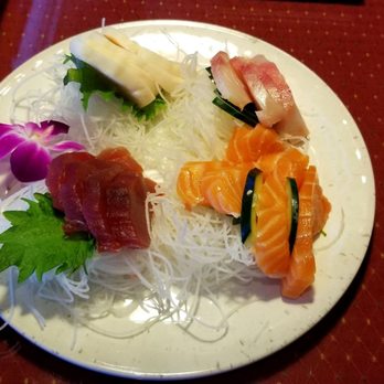 BANGKOK Thai & Sushi Restaurant - Sashimi deluxe 16 pieces - Sushi Bars Near Me - Algonquin, Illinois