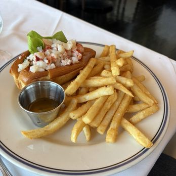 St Paul Fish Company - Lobster sandwich - Seafood Near Me - Milwaukee, Wisconsin