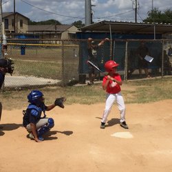 Pflugerville Little Leauge - Aydan is swinging the bat!!