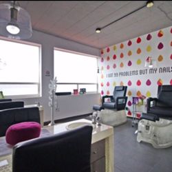 The Nail Bar - es el lugar perfecto para poder crear tu diseño de uñas de acuerdo a tu tipo de personalidad, 100%recomendables !