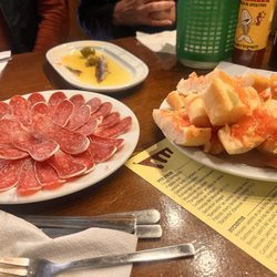 Casa Tarrago Hotel Restaurante - Hard sausage, bread with tomatoes