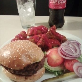 Deluxe Diner - Went there yesterday!! I love there burgers and onion rings. - Cafes Near Me - Newark, New Jersey
