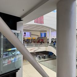 John Glenn Columbus International Airport - Inside