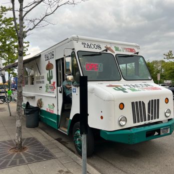 Tacos El Primo - Truck - Food Trucks Near Me - Minneapolis, Minnesota Tacos El Primo - Truck - Food Trucks Near Me - Minneapolis, Minnesota