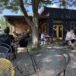 J & S Bean Factory - Gorgeous relaxing patio