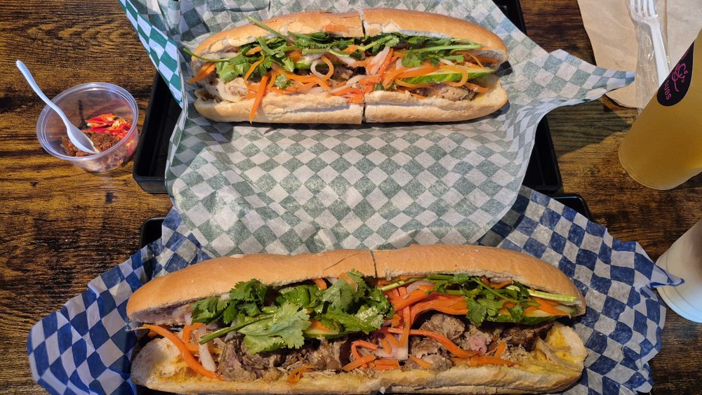 Rose's Viet Subs Logo