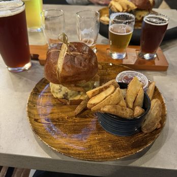 Ready Room By Hook Point Brewing - Inky burger - Brewpubs Near Me - Memphis, Tennessee Ready Room By Hook Point Brewing - Inky burger - Brewpubs Near Me - Memphis, Tennessee