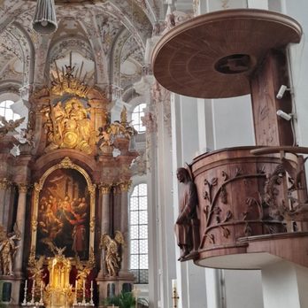 Heilig Geist Kirche - Hauptaltar und Kanzel - Churches Near Me - Munich, BY