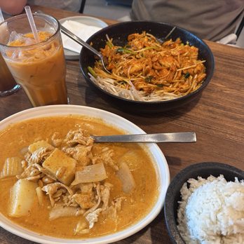Krok - Chicken Pad Thai & Massaman chicken - Thai Near Me - Las Vegas, Nevada