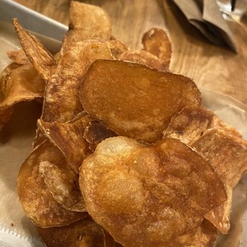 B-Lux Grill & Bar - Very dry hard chips - Burgers Near Me - Pocono Summit, Pennsylvania