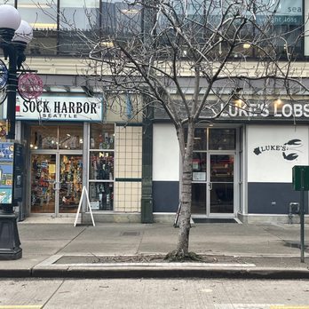 Luke's Lobster - located next to Pike Place Market, next to the Sasquatch sculpture, next to the sock store. - Seafood Near Me - Seattle, Washington Luke's Lobster - located next to Pike Place Market, next to the Sasquatch sculpture, next to the sock store. - Seafood Near Me - Seattle, Washington