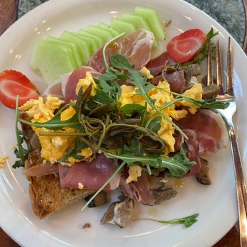 Urth Caffé-Pasadena - Poach Di Parma - Cafes Near Me - Pasadena, California