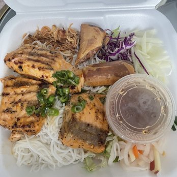 575 Bistro - Grilled Salmon Rice Vermicelli Cá Hồi Nướng - Seafood Near Me - Kennesaw, Georgia