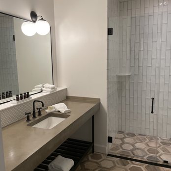 Hotel Covington - The bathroom - Hotels Near Me - Covington, Kentucky