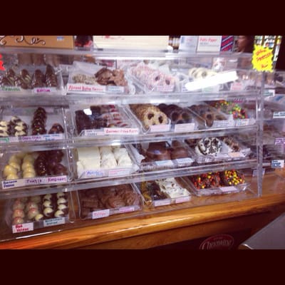 Lee Robinson General Store by null