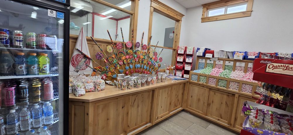 Newport Candy Shoppe Ltd Logo