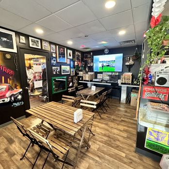 Que Suave Taco Shop - tables and chairs - American Near Me - Phoenix, Arizona
