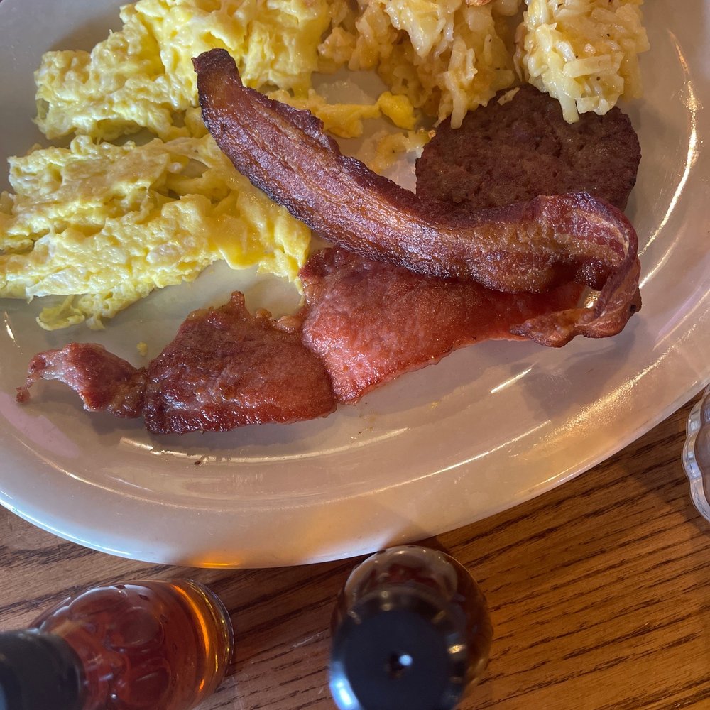 Cracker Barrel Old Country Store - American Near Me - Council Bluffs, Iowa