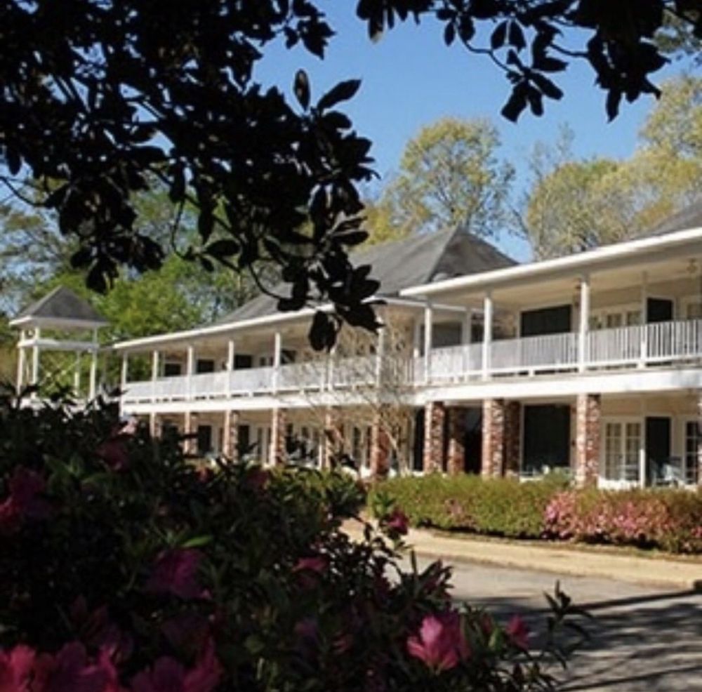 THE LODGE AT THE BLUFFS Updated April 2024 5903 Magnolia Lane