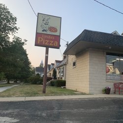 Linda's Pizza - Outside