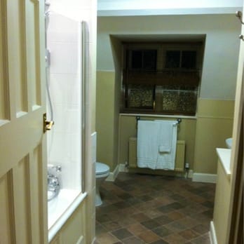 Leeds Castle - Stable Courtyard Bedroom #7, bathroom - Landmarks & Historical Buildings Near Me