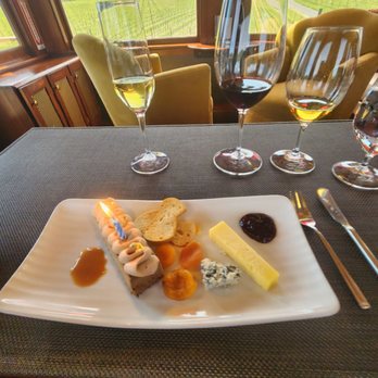 Napa Valley Wine Train - 3rd pairing, flowerless chocolate cake 8/10 - New American Near Me - Napa, California
