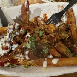 Peeshda Marinated pork butt on fries with bbq sauce Peeshda Marinated pork butt on fries with bbq sauce