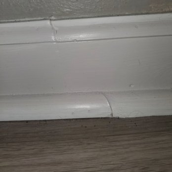 Luna Flooring - The trim  all messed up - Carpet Installation Near Me