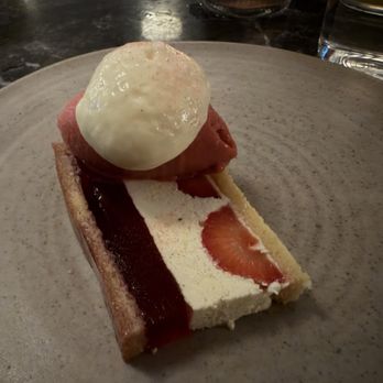 Portland - Strawberry gateau - Wine Bars Near Me - London, XGL