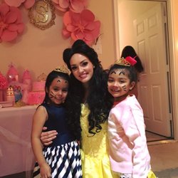 Lexi's Little Princesses - Princesses love to face paint!