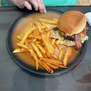Uncle Ike's Sandbar & Grill - American Near Me - Corolla, North Carolina