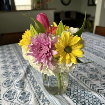 Fadi's Flower Place - Mason jar center piece - Florists Near Me - Azusa, California