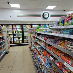 7-Eleven - Inside