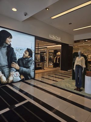 Bloomingdale's by null