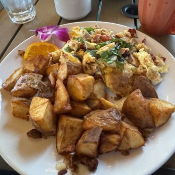McKay Cottage Restaurant - Scramble and crispy breakfast potato - American Near Me - Bend, Oregon